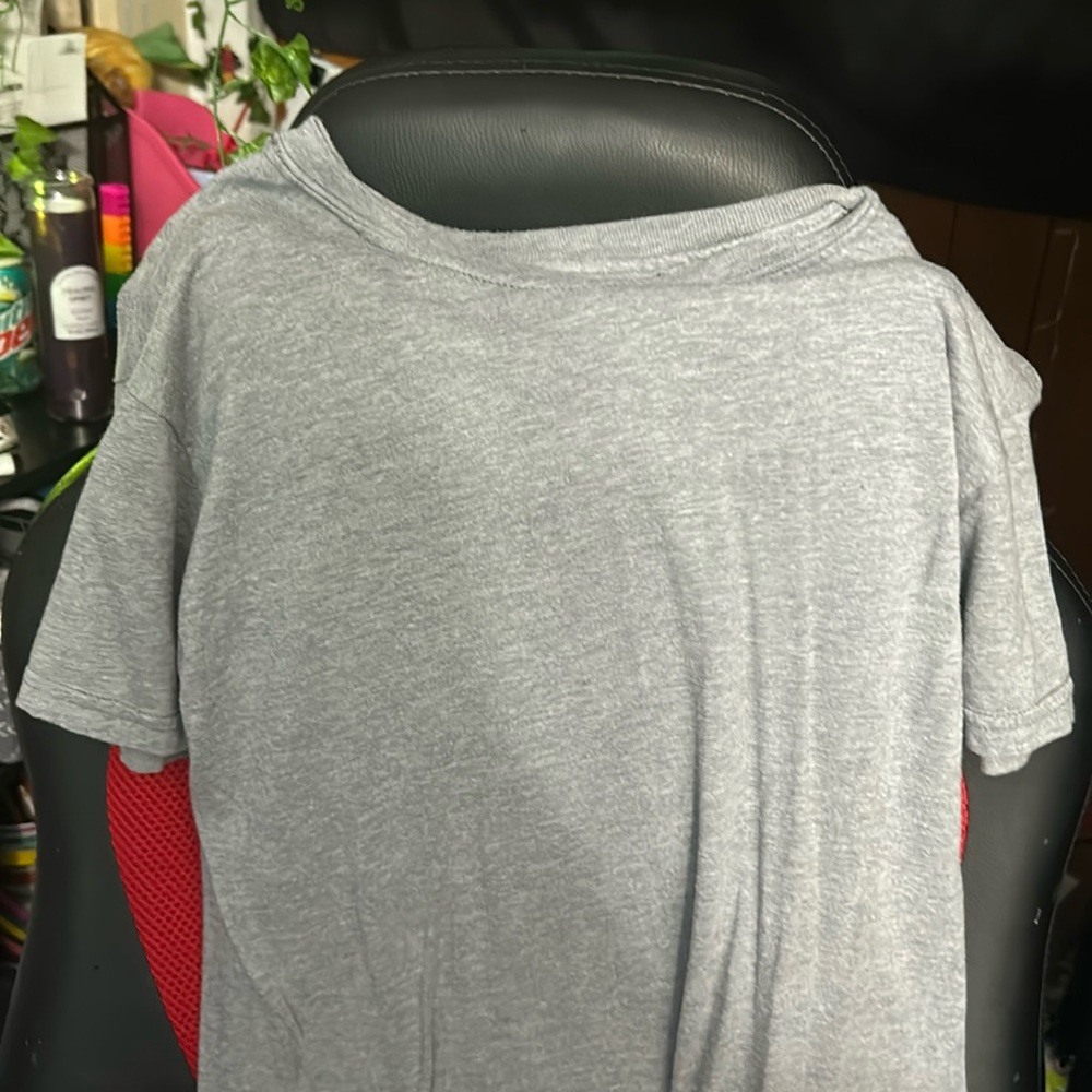 Small gray tee